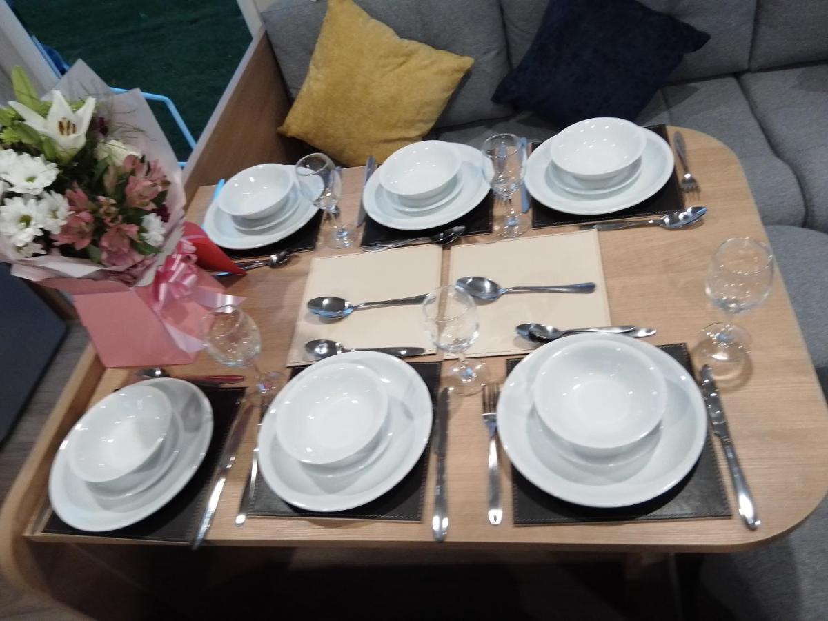 3 Bed ,Sleeps 8 Caravan California Cliffs Holiday Park Scratby Eksteriør billede