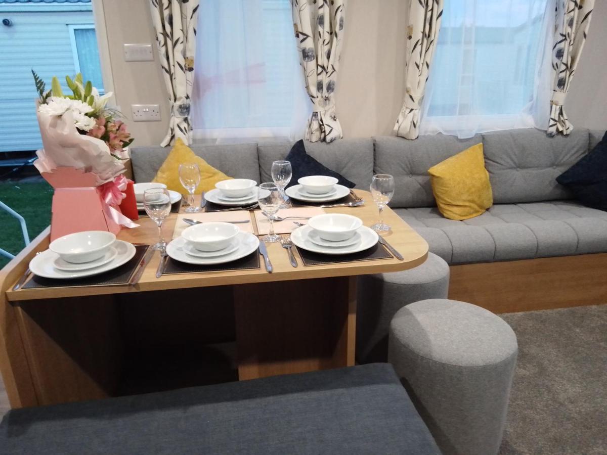 3 Bed ,Sleeps 8 Caravan California Cliffs Holiday Park Scratby Eksteriør billede